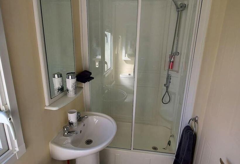 فندق Delighful, Cosy Caravan With Sea View In Monreith