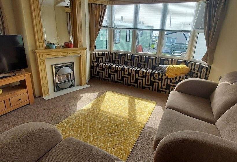 فندق Delighful, Cosy Caravan With Sea View In Monreith