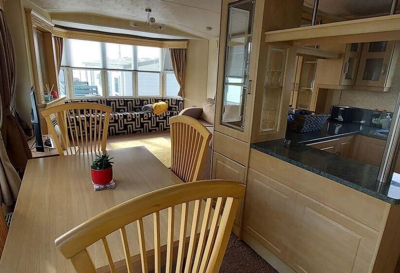 فندق Delighful, Cosy Caravan With Sea View In Monreith