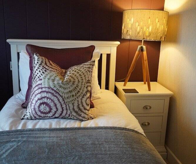 فندق Hollicarrs   The Rushes