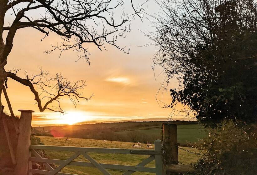 酒店 Immaculate Lotus Belle Tent Retreat, North Devon