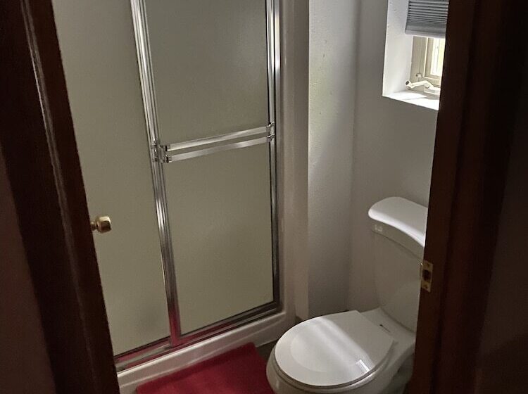 فندق King Halibut Lodge