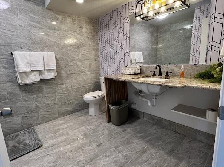 فندق King Halibut Lodge