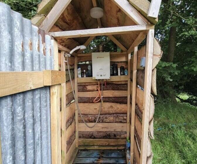 酒店 4 Large Bell Tents & Remote Wood Cabin   Sleeps 16