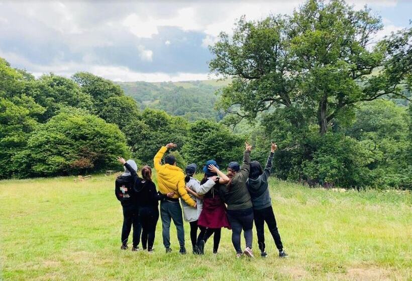 酒店 4 Large Bell Tents & Remote Wood Cabin   Sleeps 16