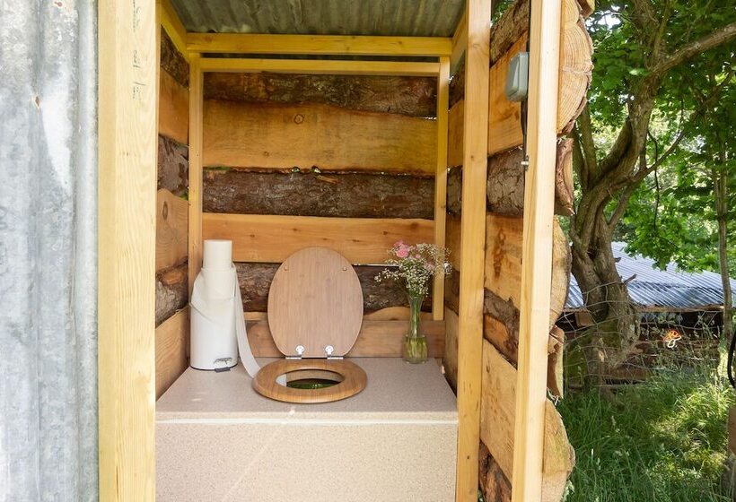 酒店 4 Large Bell Tents & Remote Wood Cabin   Sleeps 16