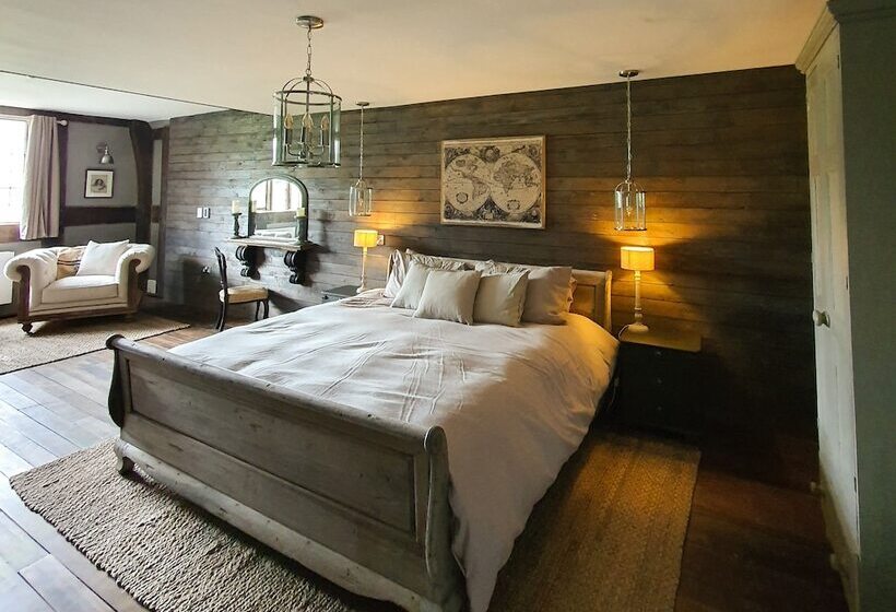 호텔 The Threshing Barn At Penrhos Court