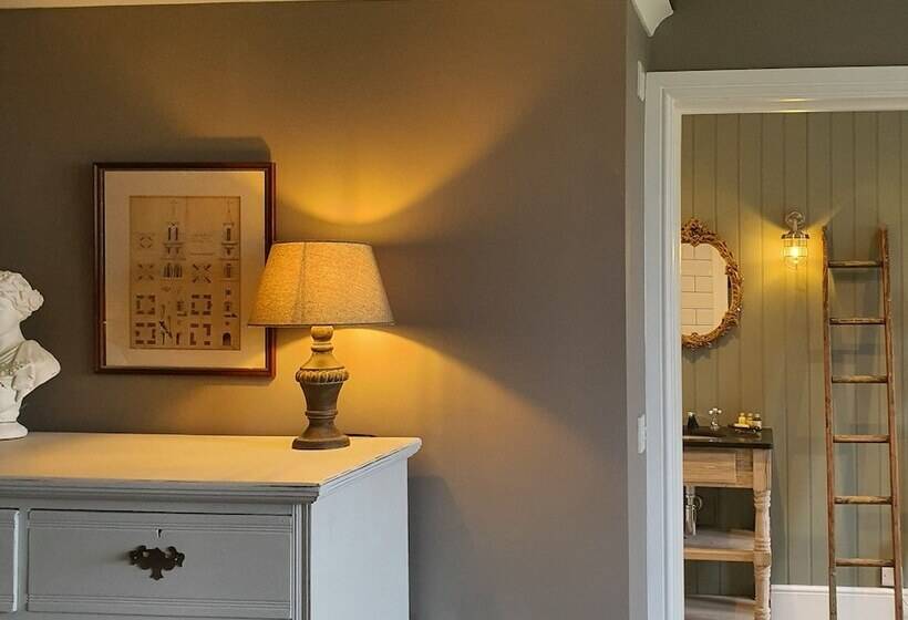 ホテル The Threshing Barn At Penrhos Court