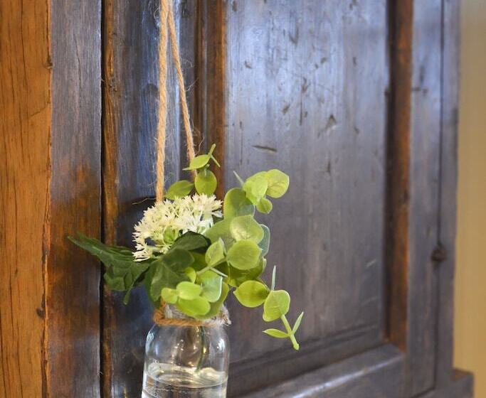호텔 The Threshing Barn At Penrhos Court