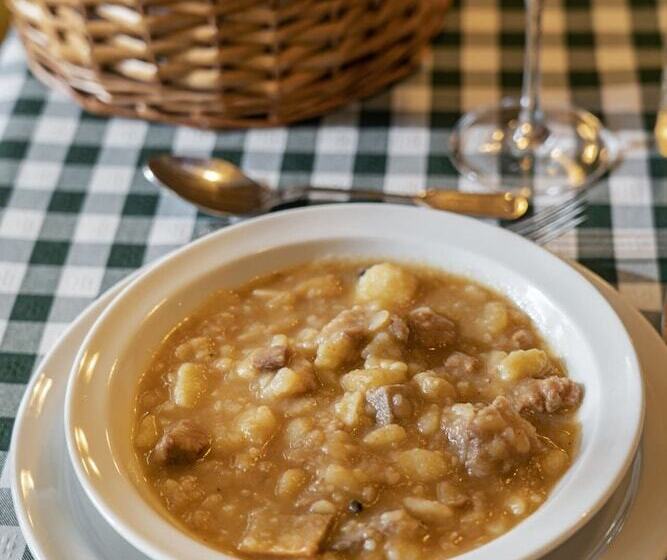 In Laurissilva Forest, Casa Do Lanço   Carvalho