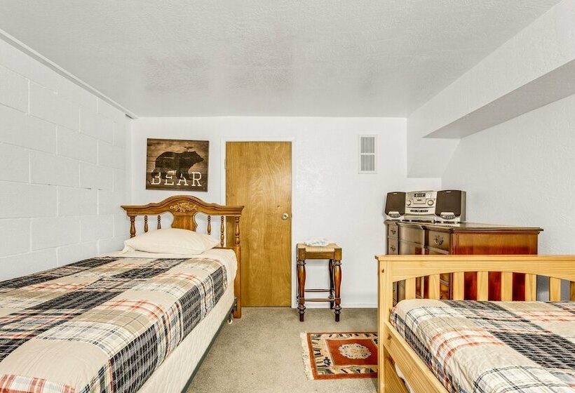 Multi Family Cabin In Great Location!   Home #183 By Bear Valley Vacation Rentals