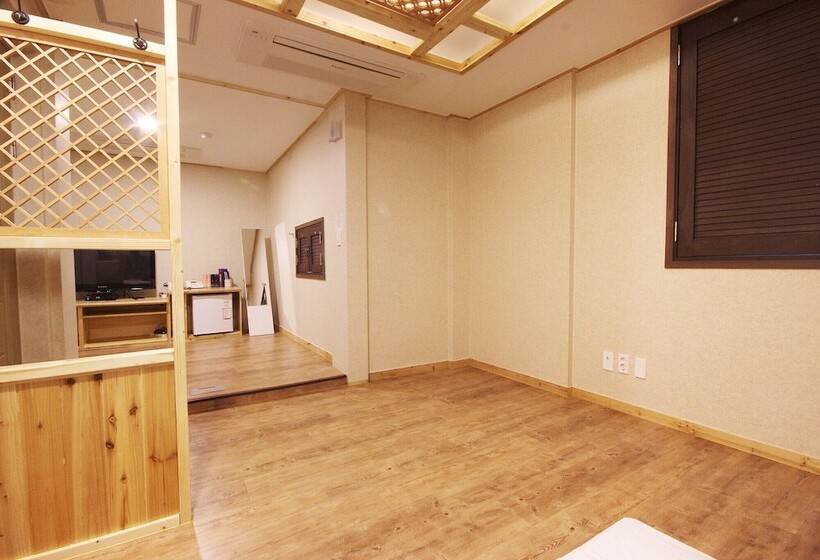 فندق على الطريق Andong Central