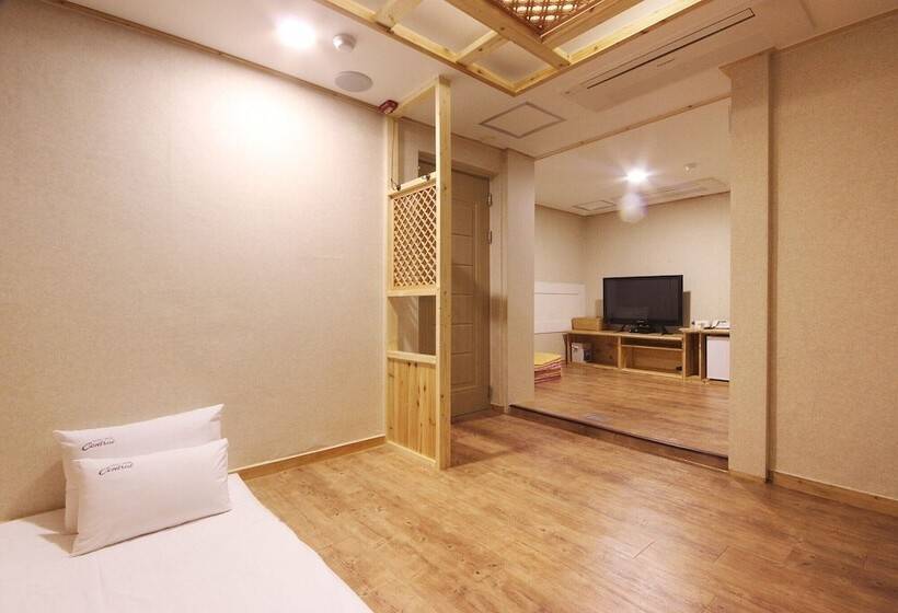 فندق على الطريق Andong Central