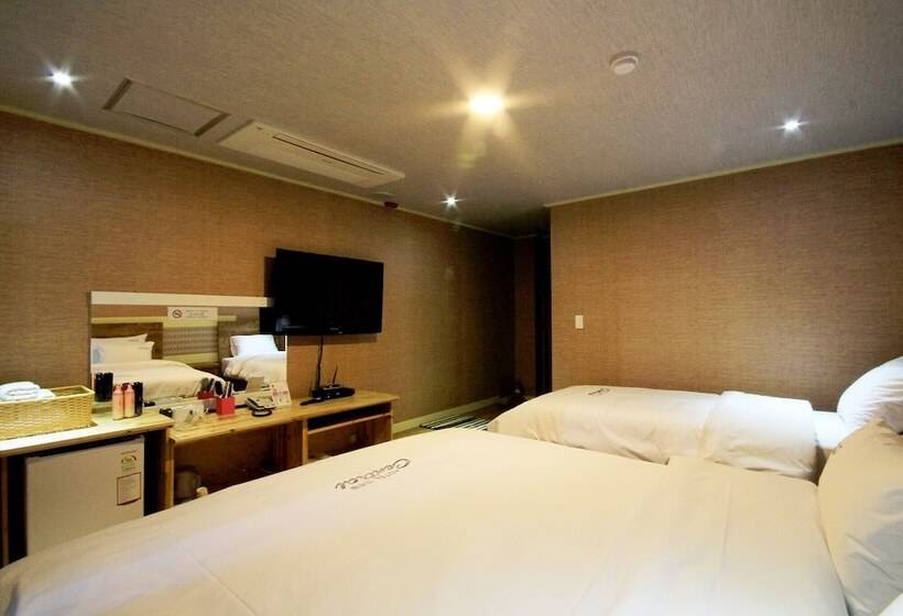 فندق على الطريق Andong Central