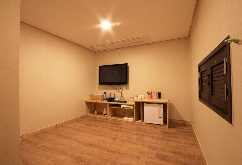 فندق على الطريق Andong Central