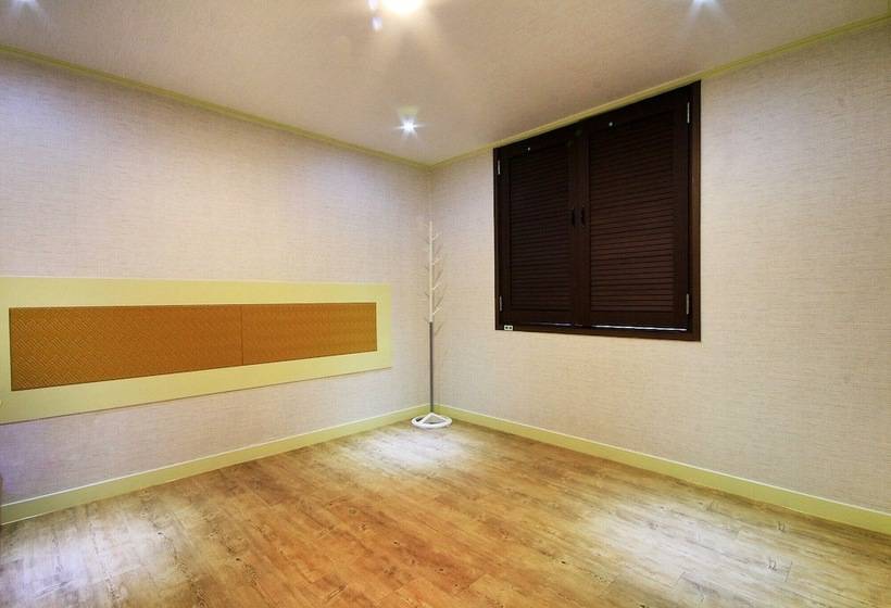 فندق على الطريق Andong Central