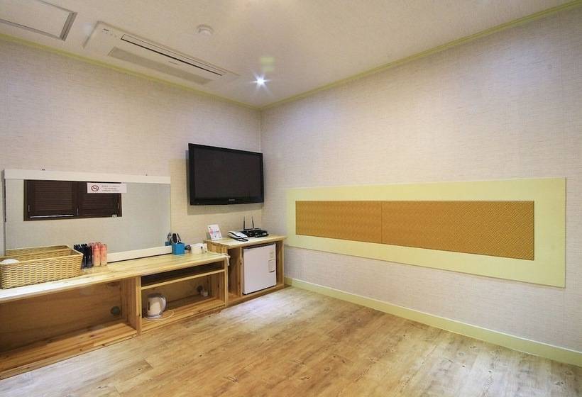 فندق على الطريق Andong Central