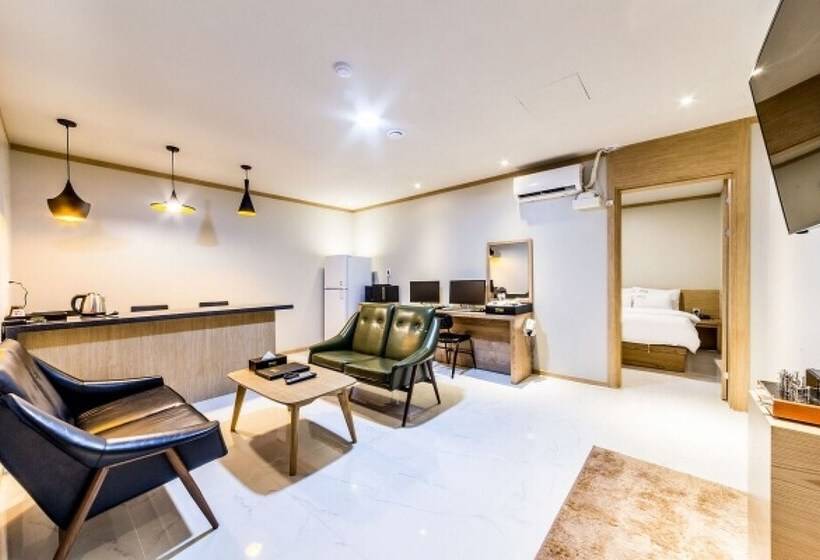 Motel Geumjeong Band