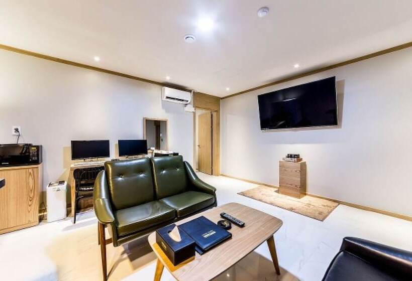 Motel Geumjeong Band