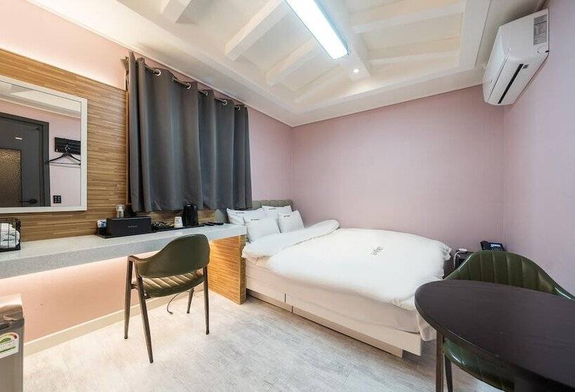 모텔 Jinju Four Seasons