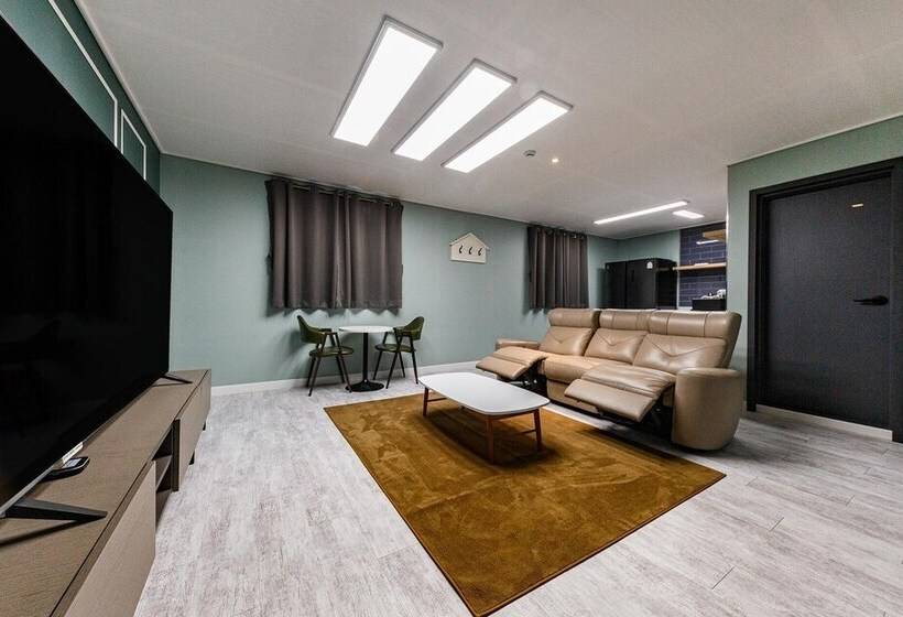 모텔 Jinju Four Seasons