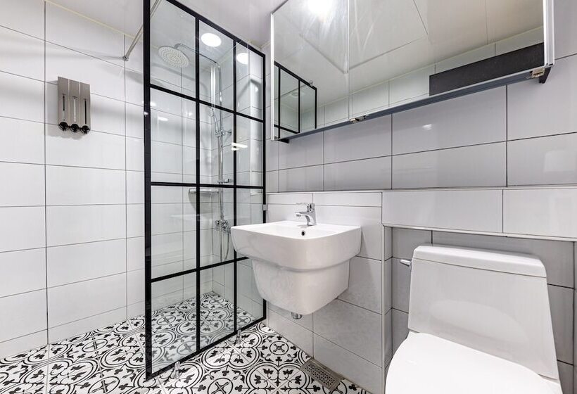 모텔 Jinju Four Seasons