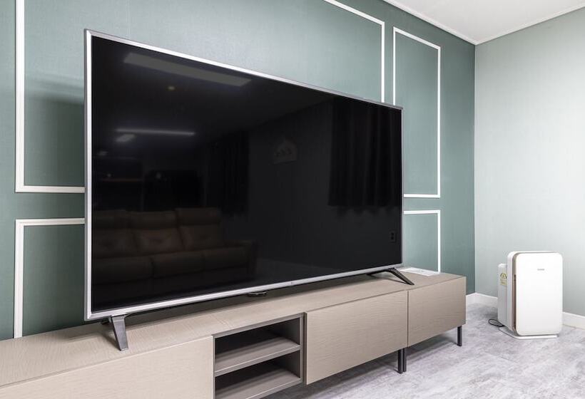 모텔 Jinju Four Seasons