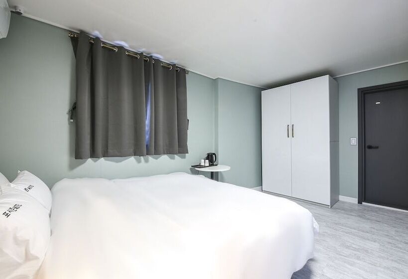 모텔 Jinju Four Seasons