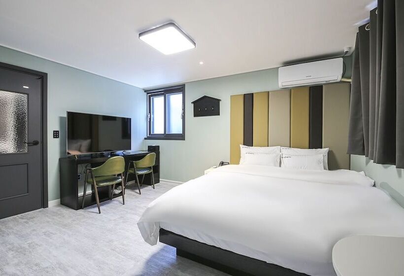 모텔 Jinju Four Seasons