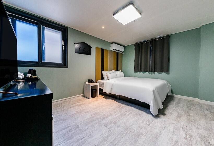 모텔 Jinju Four Seasons