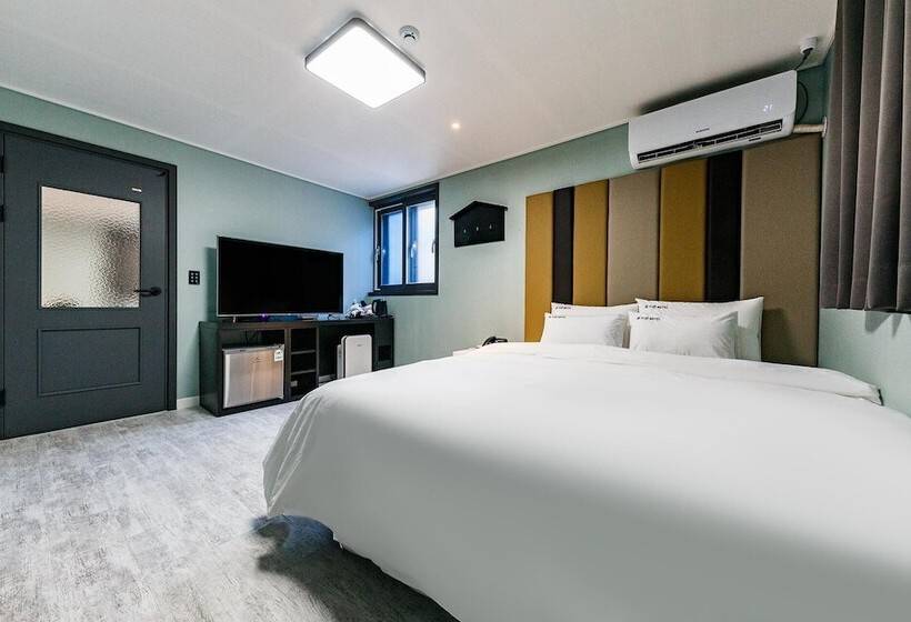 모텔 Jinju Four Seasons