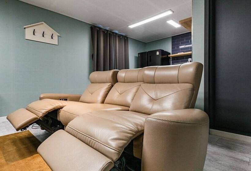 모텔 Jinju Four Seasons