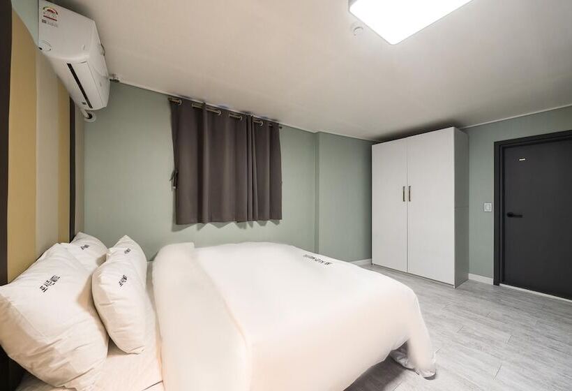 모텔 Jinju Four Seasons