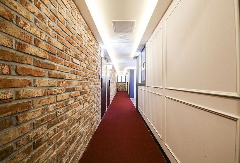 모텔 Jinju Four Seasons