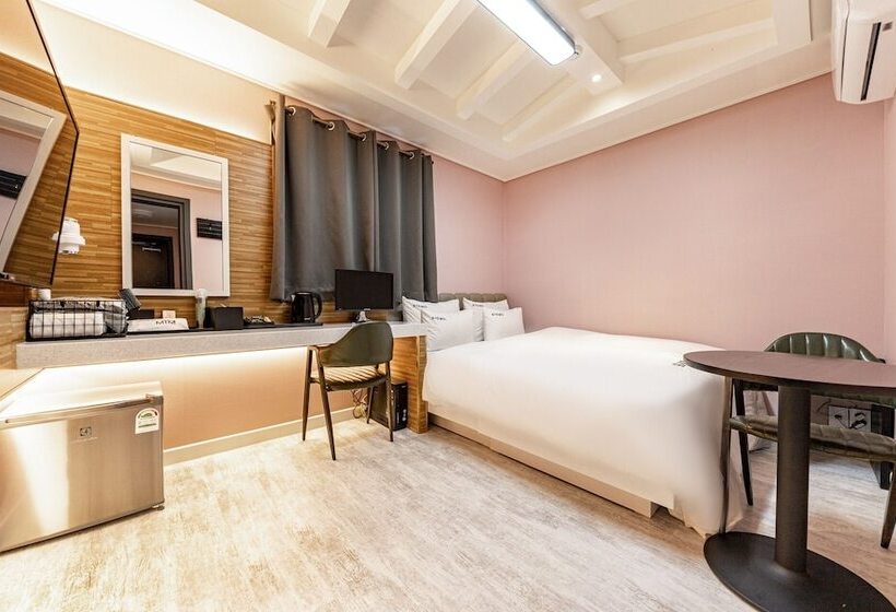 모텔 Jinju Four Seasons