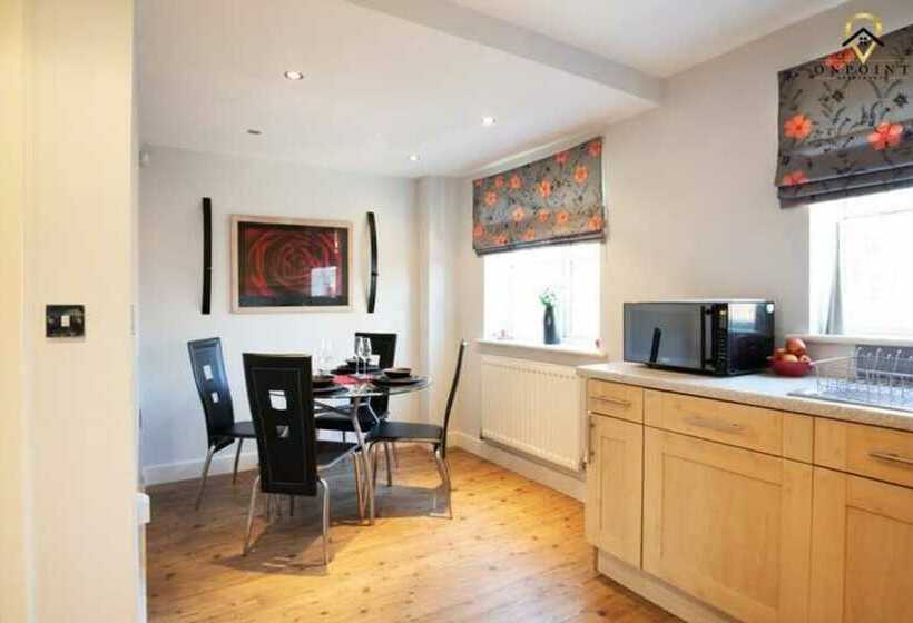 Пансион Captivating & Comfy 3 Bed Home 2parking