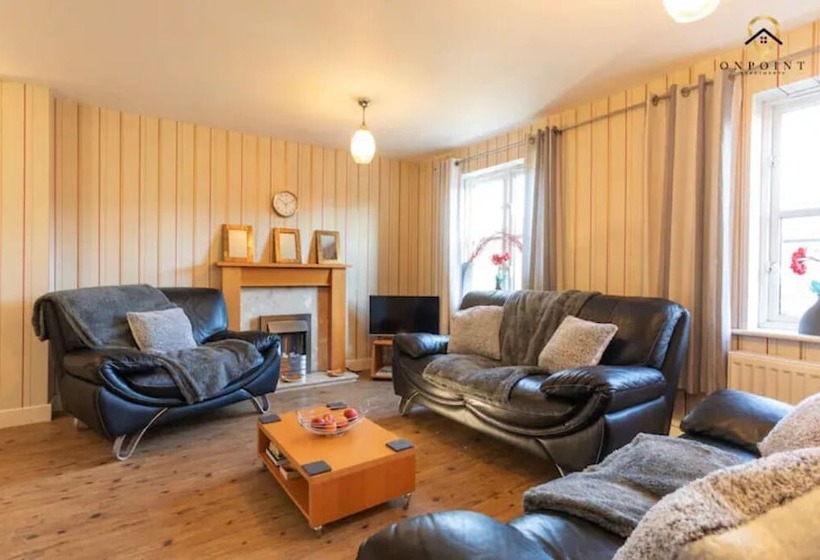 Пансион Captivating & Comfy 3 Bed Home 2parking