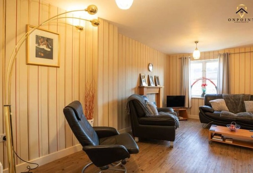 Пансион Captivating & Comfy 3 Bed Home 2parking