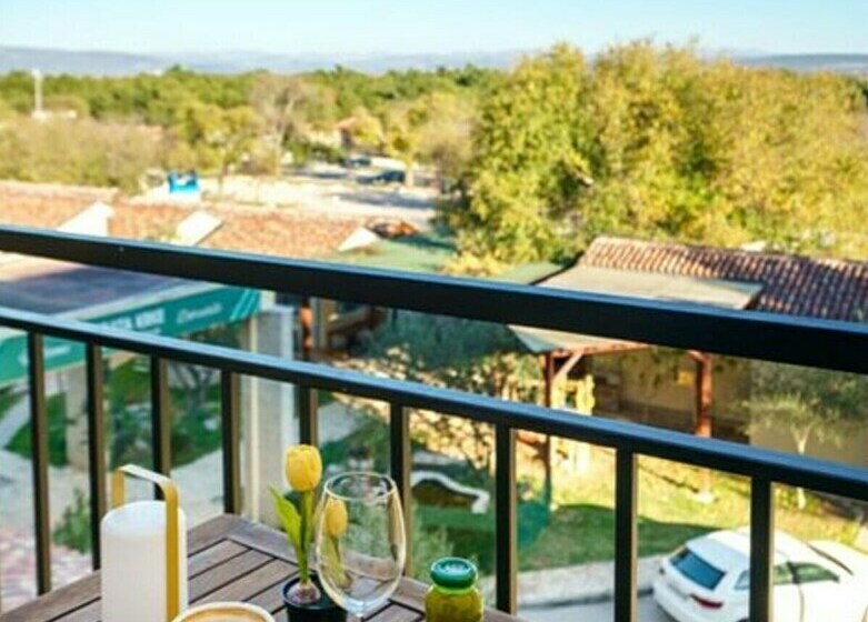 بنسيون Convenient Park View Room With Breakfast Included