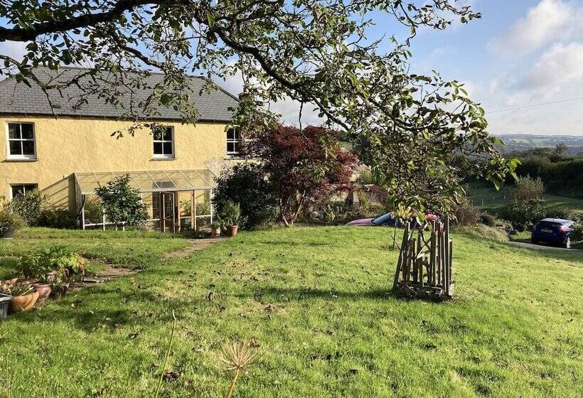 ペンション Frizenham Farmhouse