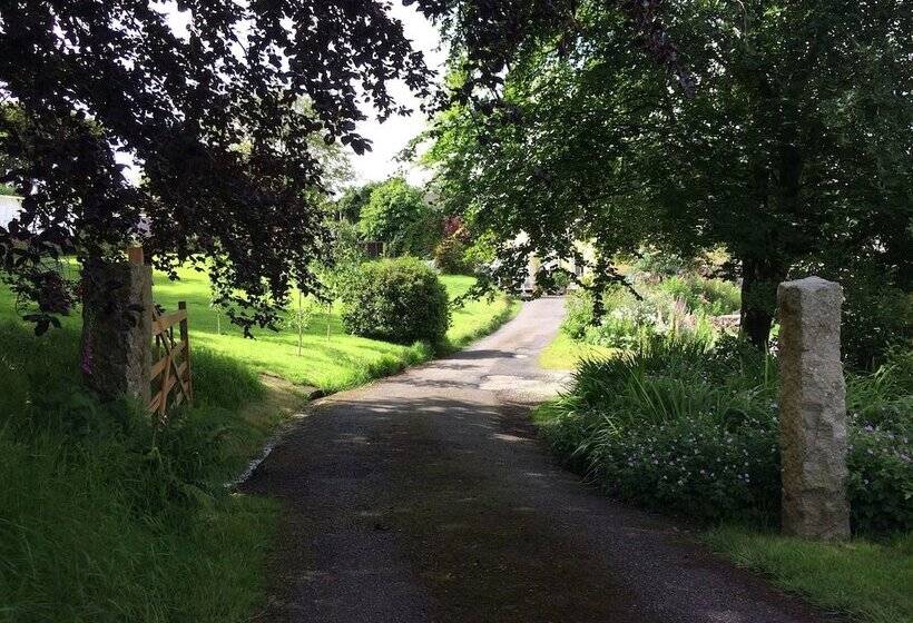 ペンション Frizenham Farmhouse