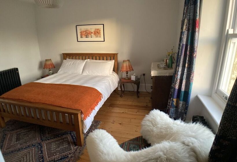 ペンション Frizenham Farmhouse