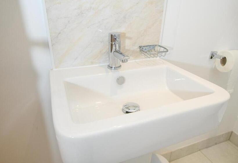 بنسيون Tavmar Rooms