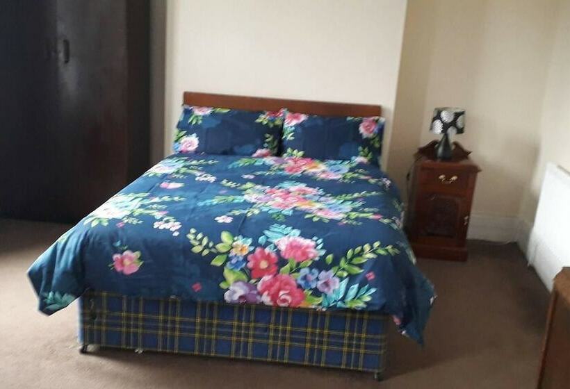 דירת נופש Grand 4 Bed Quasi Semi House In Manchester