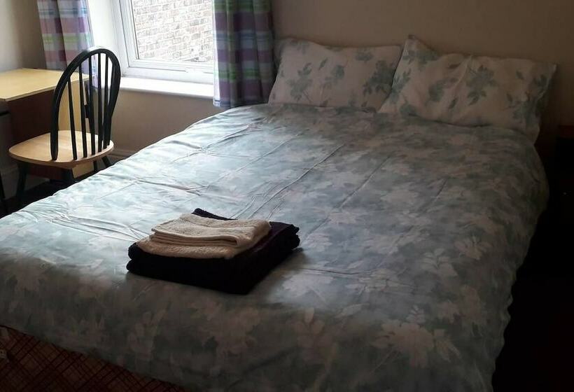 דירת נופש Grand 4 Bed Quasi Semi House In Manchester