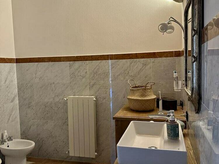 إقامة Lovely Home Between Volterra And San Gimignano