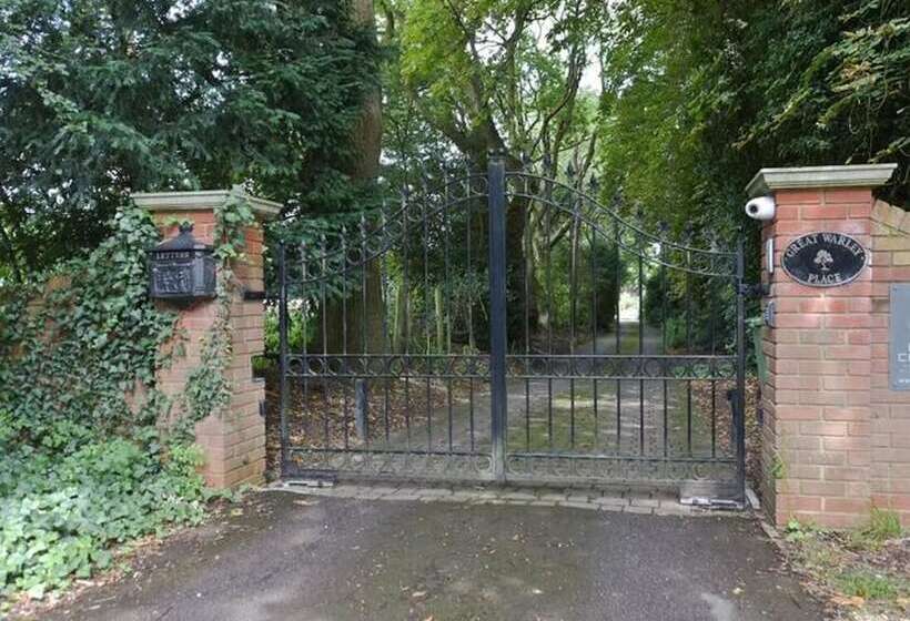 Stunning 100 Year Old Converted Coach House