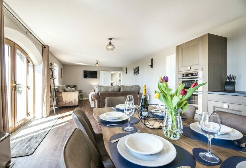 The Beacon   3 Bed   Ludchurch