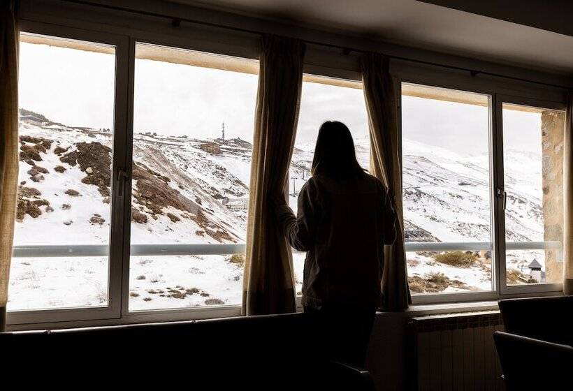 Albergue Inturjoven Sierra Nevada   Hostel