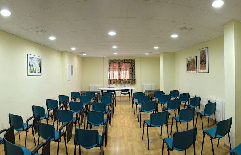 Albergue Inturjoven Sierra Nevada   Hostel